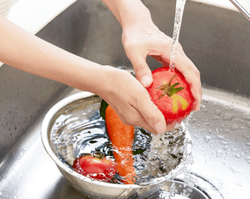 料理をしている写真