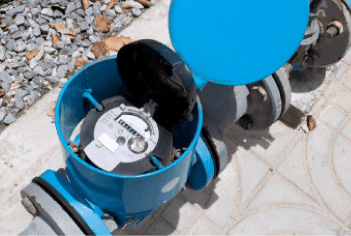 開いた水道メーターの計測機器