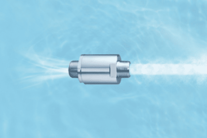 水道水を取り込みバブルを作るノズルの写真